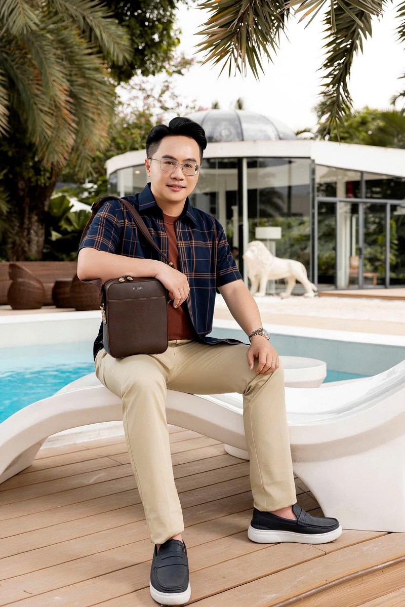 2/10 là cận mấy độ