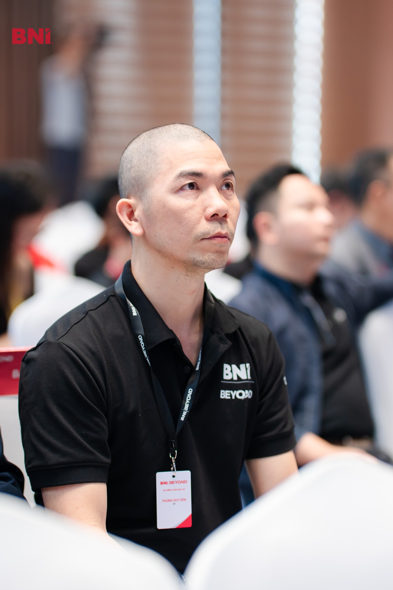 Mắt bị mờ một bên