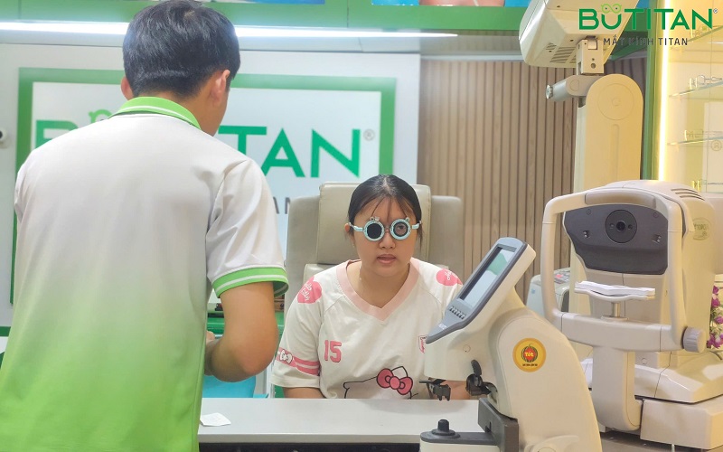 Cận 20 độ