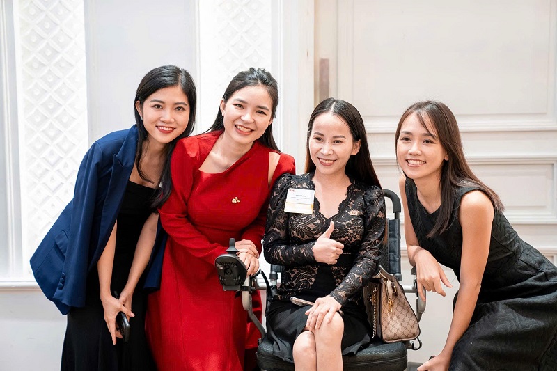 Mắt kính BUTITAN
