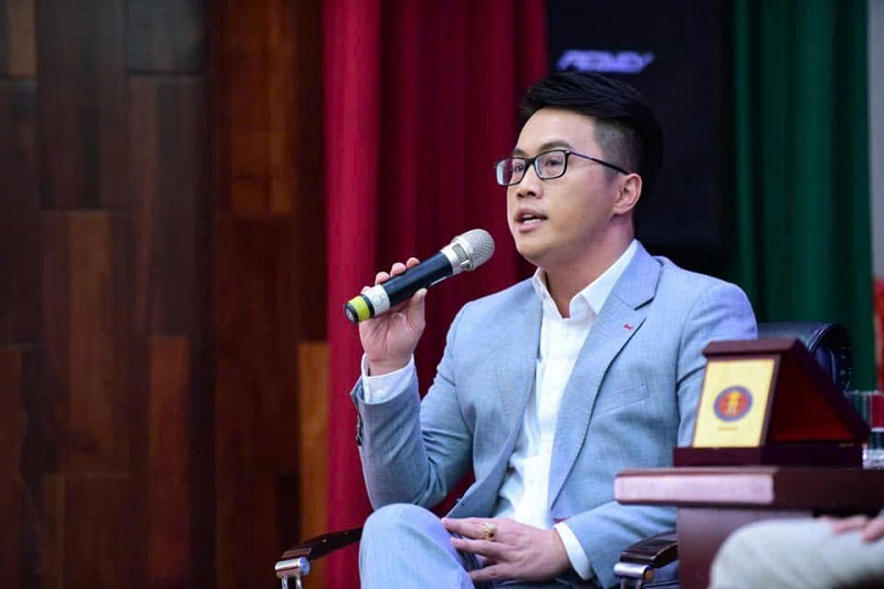 Cận 5 độ có nặng không