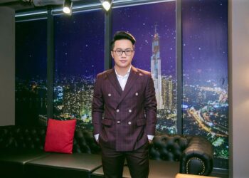 Cận 5 độ có nặng không
