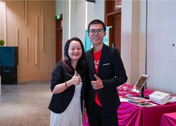 Cận bao nhiêu độ thì phải đeo kính thường xuyên
