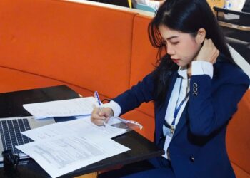 Cận không đeo kính có sao không