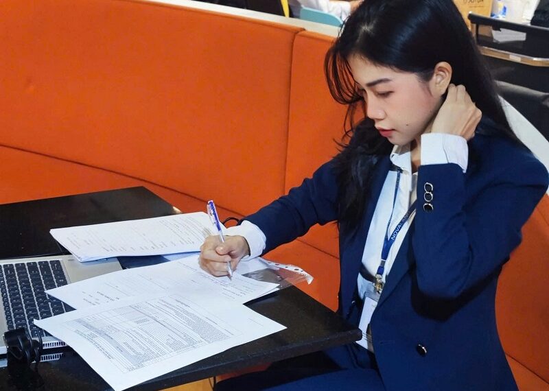 Cận không đeo kính có sao không