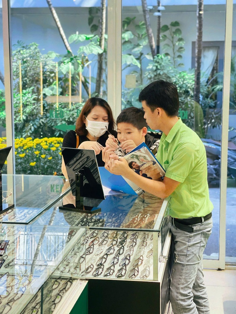 Cận thị bẩm sinh là do
