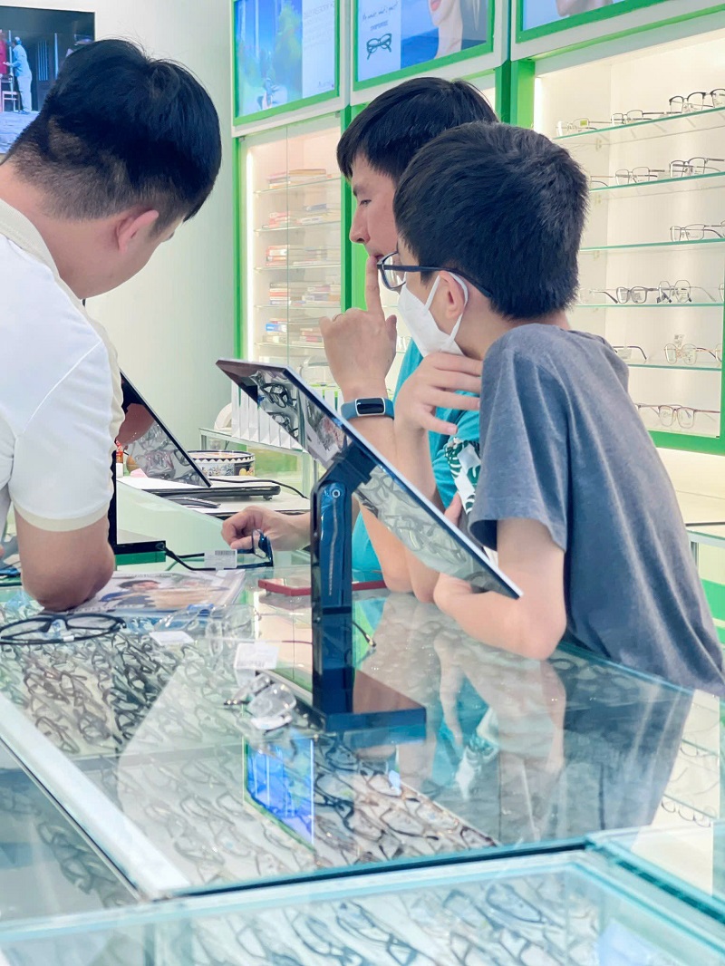 Cận thị bẩm sinh là do