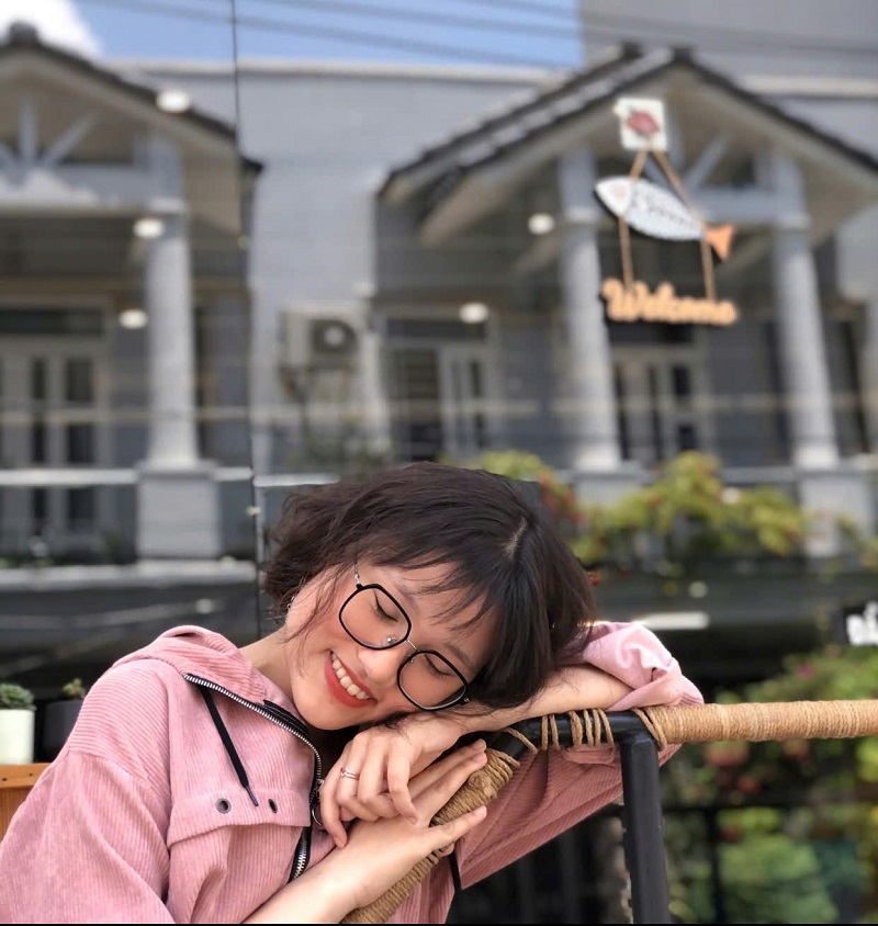 Đeo kính có hết cận không