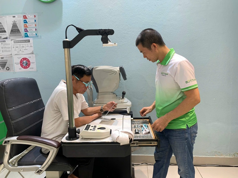 Mắt kính BUTITAN