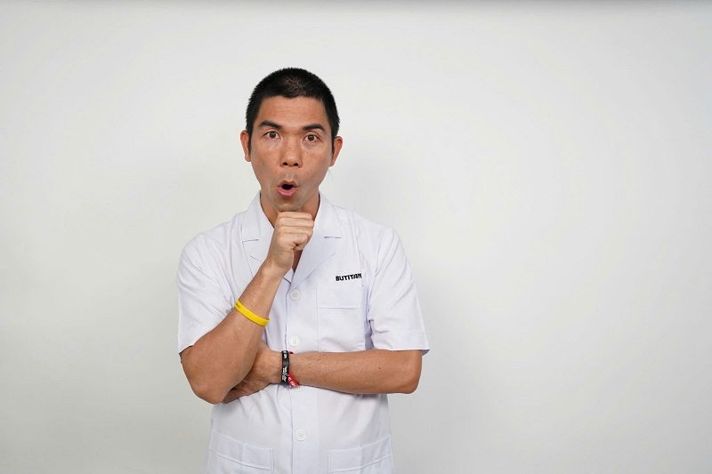 Đeo kính bị mỏi mắt phải làm sao