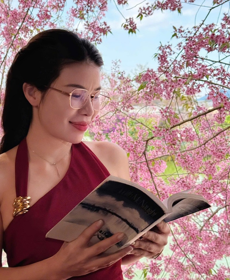 Cận thị đeo thấu kính gì