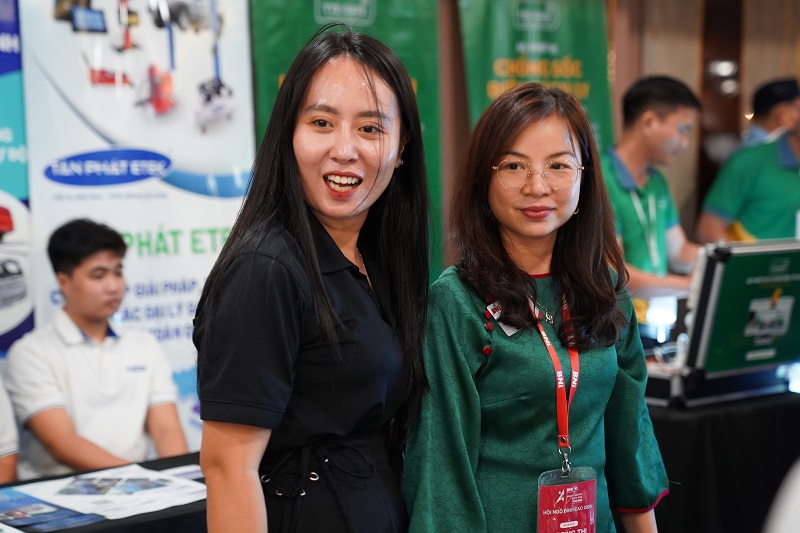 Bị loạn thị có cần đeo kính thường xuyên không