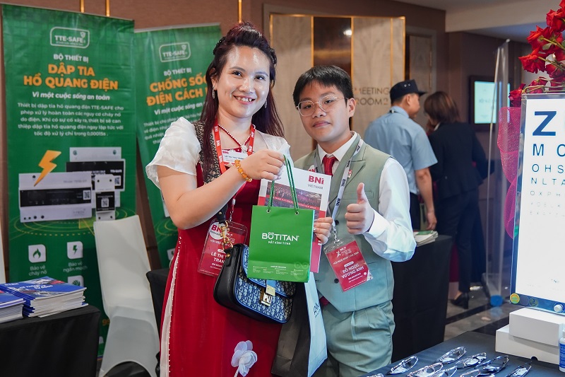 Mắt kính BUTITAN