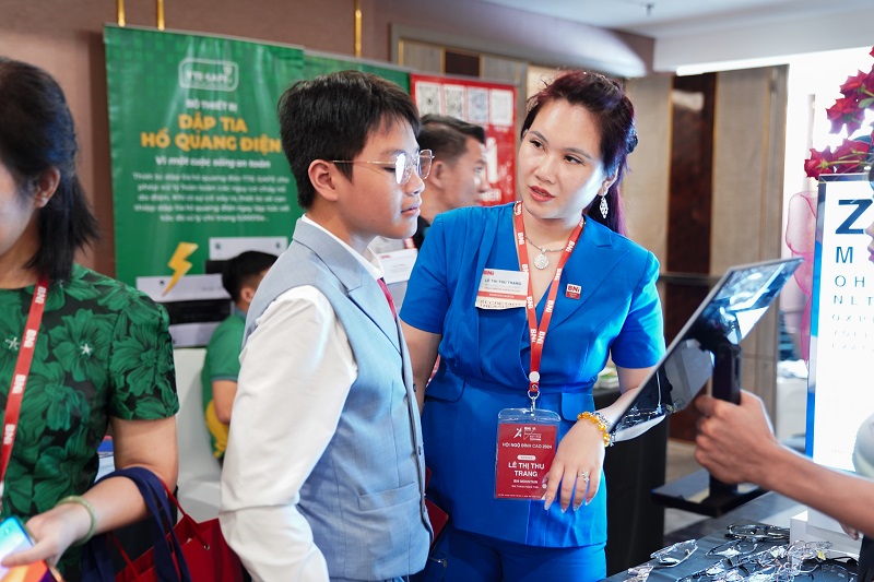 Mắt kính BUTITAN