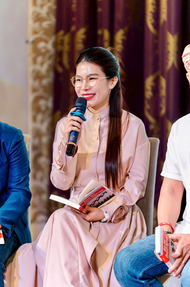Mắt kính BUTITAN
