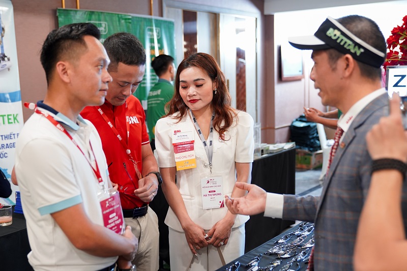 Mắt kính BUTITAN