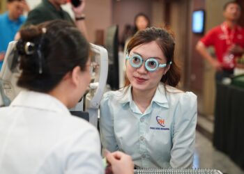 Cận 4 5 độ có nặng không
