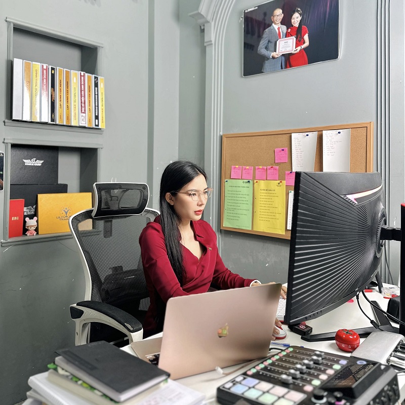 Mắt kính BUTITAN