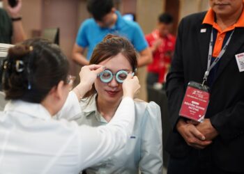 Đo khúc xạ mắt