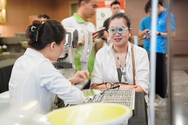 Đo mắt cắt kính