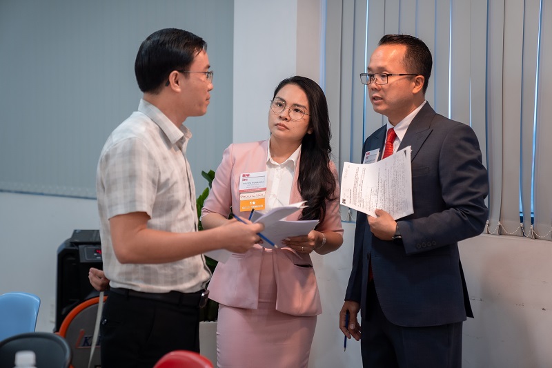 Cách kiểm tra mắt kính chống ánh sáng xanh