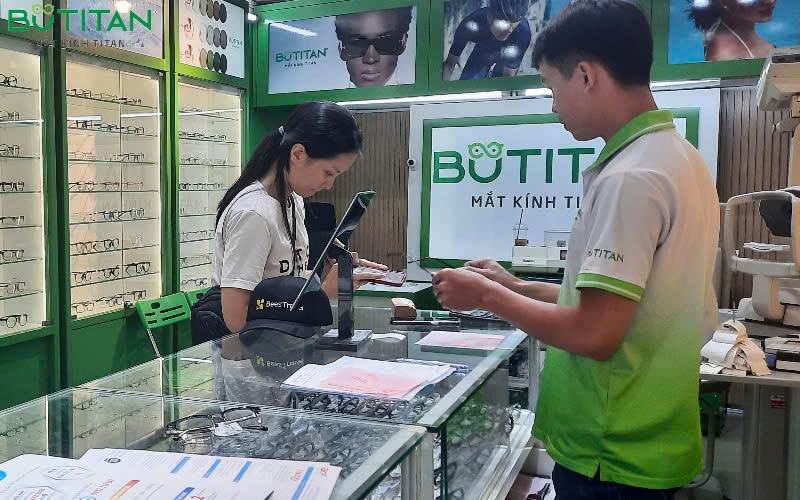 Mắt kính BUTITAN