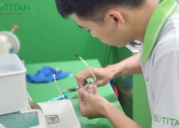 Cách sửa mắt kính bị lệch