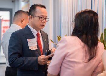 Cận bao nhiêu độ nên đeo kính