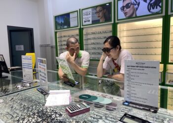 Cận nhẹ là bao nhiêu độ