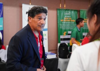 Cận thị viễn thị loạn thị là gì