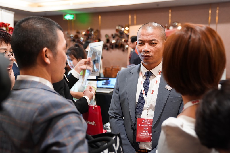Mắt kính BUTITAN