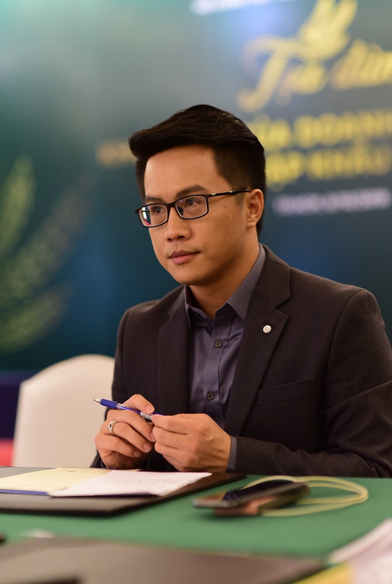 Mắt kính BUTITAN