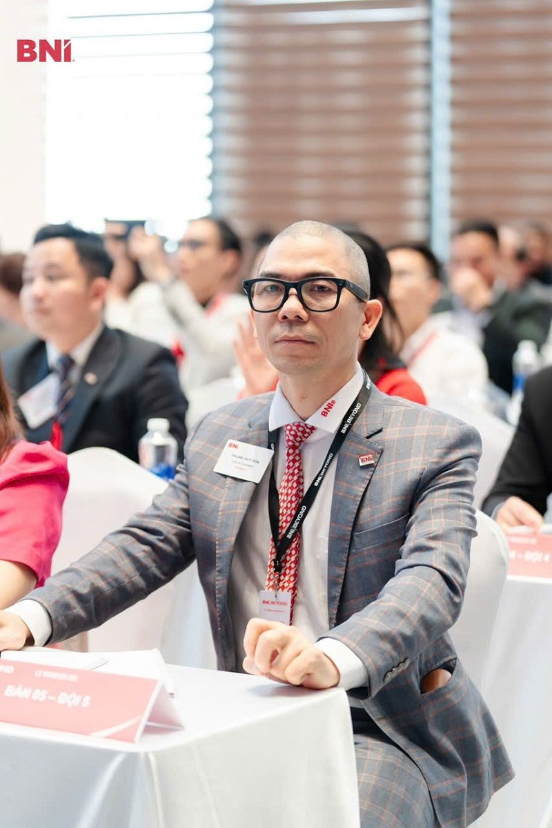 Mắt kính BUTITAN