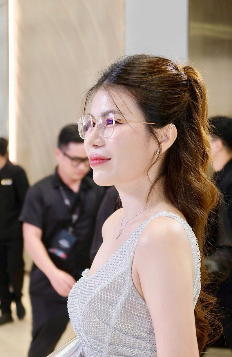Mắt kính BUTITAN