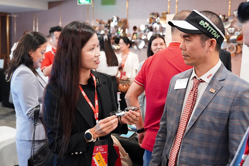 Mắt kính BUTITAN