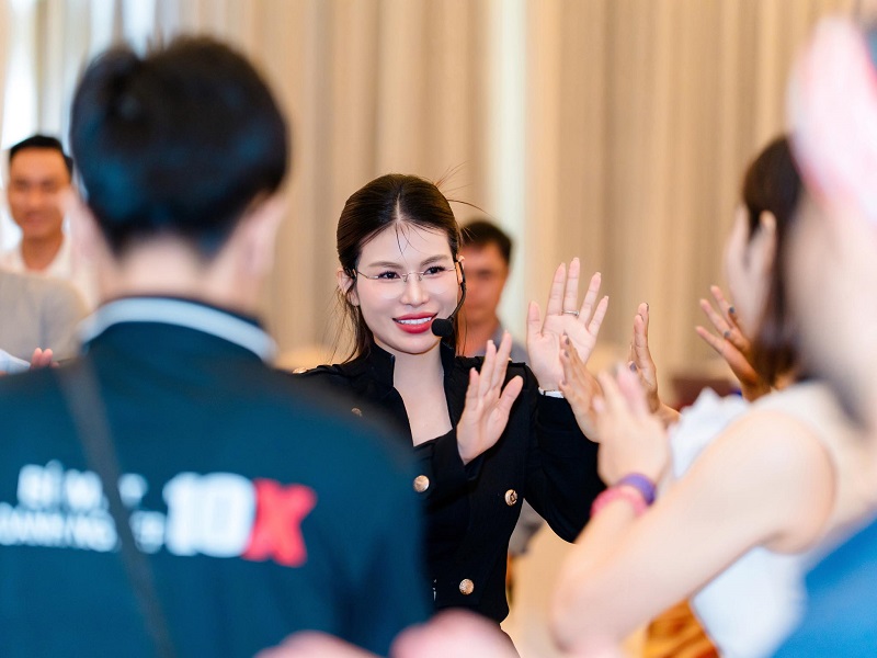 Mắt cận 1 bên