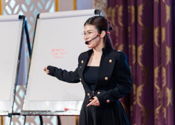 Mắt cận 1 bên