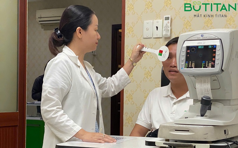 Mắt cận 10 độ