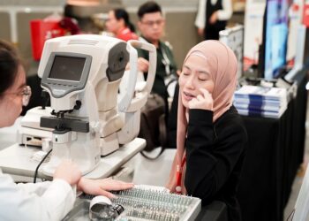 Mắt lúc mờ lúc rõ có sao không