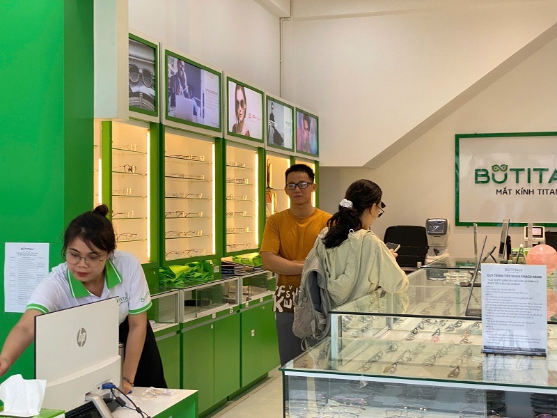 Mắt kính BUTITAN
