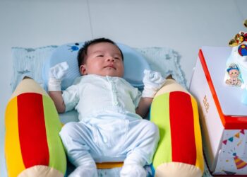Sách kích thích thị giác cho trẻ sơ sinh