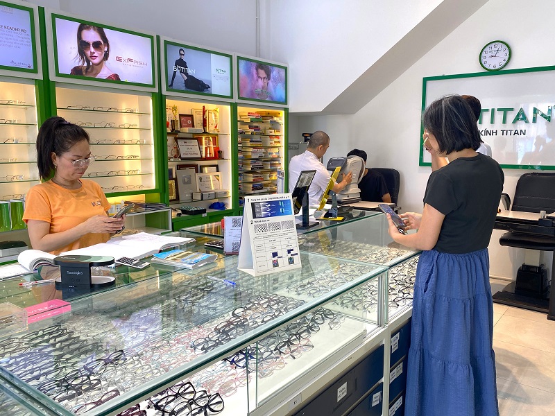 Mắt kính BUTITAN