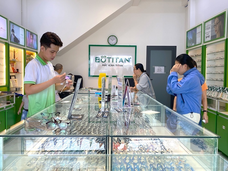 Mắt kính BUTITAN