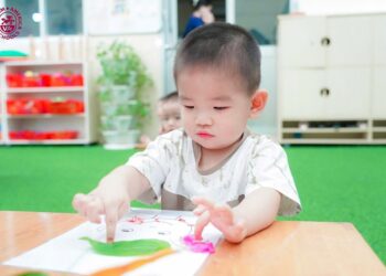 Tranh kích thích thị giác cho bé