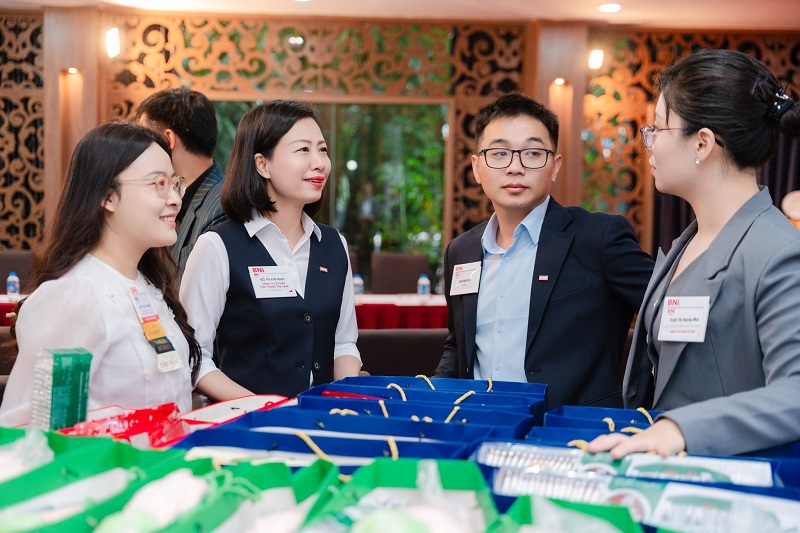 Vừa cận vừa loạn gọi là gì