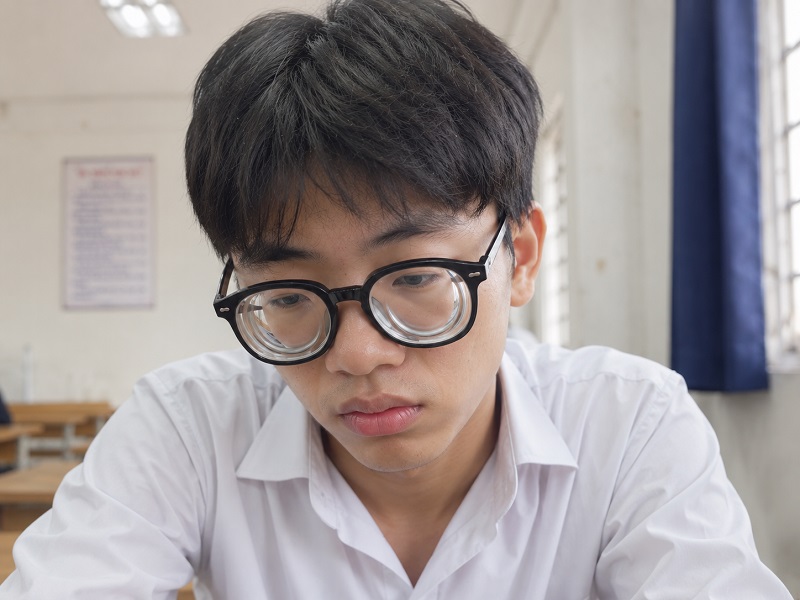 16 độ khi không có kính