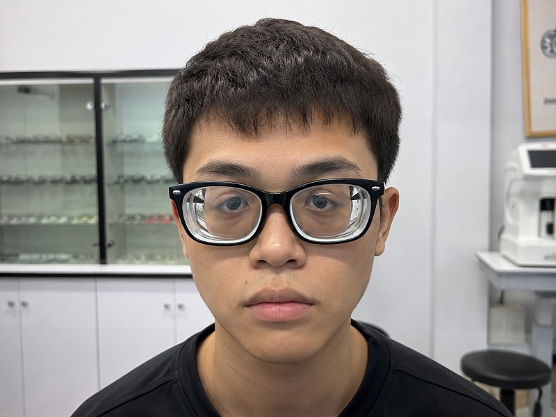 Mắt kính BUTITAN