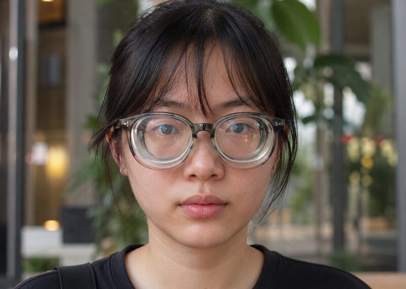 21 độ khi không có kính