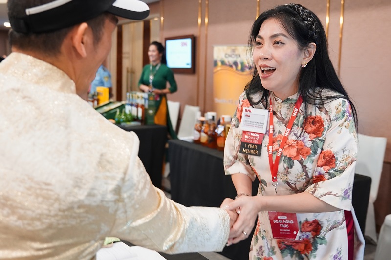 Mắt kính BUTITAN