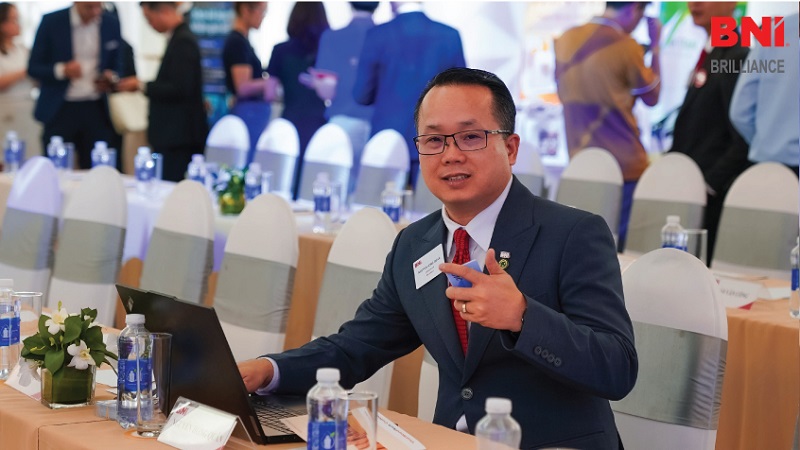 Mắt kính BUTITAN